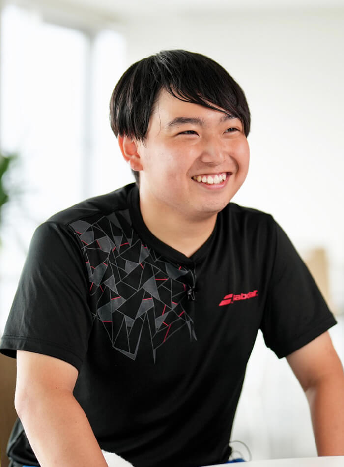 硬式テニス部部長　佐藤大斗さん